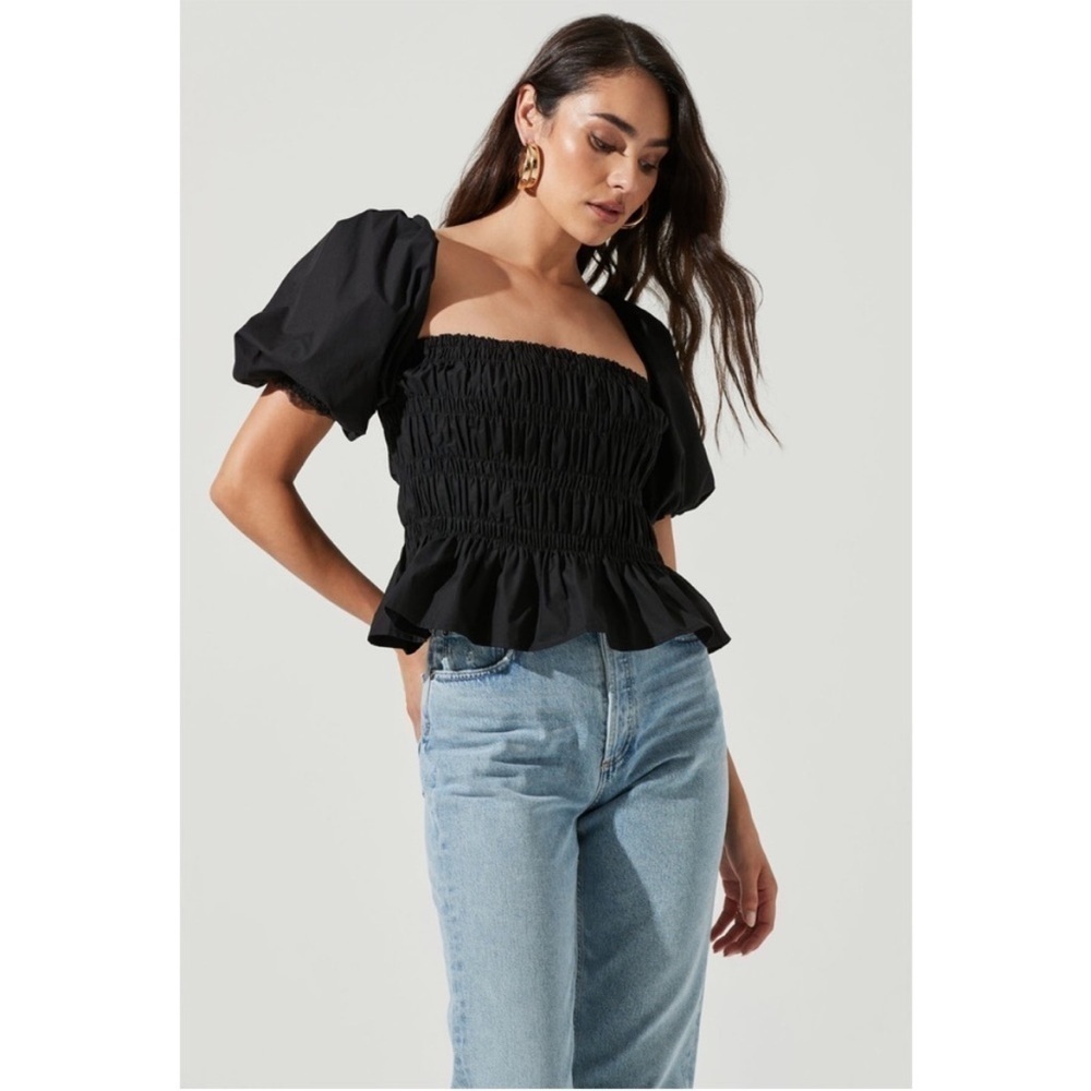 NWT ASTR The Label Savina Puff Bubble Sleeve Square Neck Smocked Peplum Top S